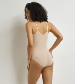 Body femme invisible et sculptant Nude Dim Silhouette Seconde peau