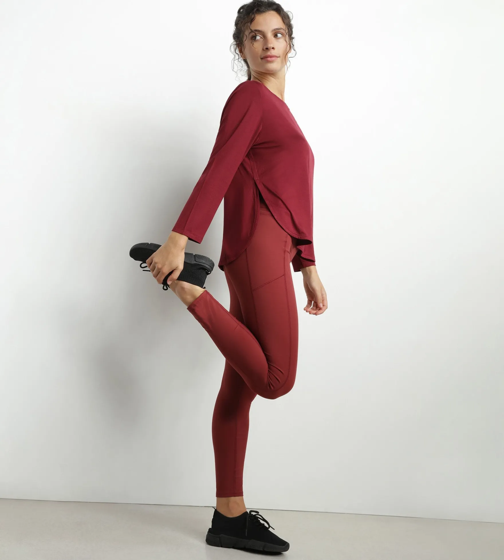 Haut de sport femme à col bateau en viscose Bordeaux Dim Move