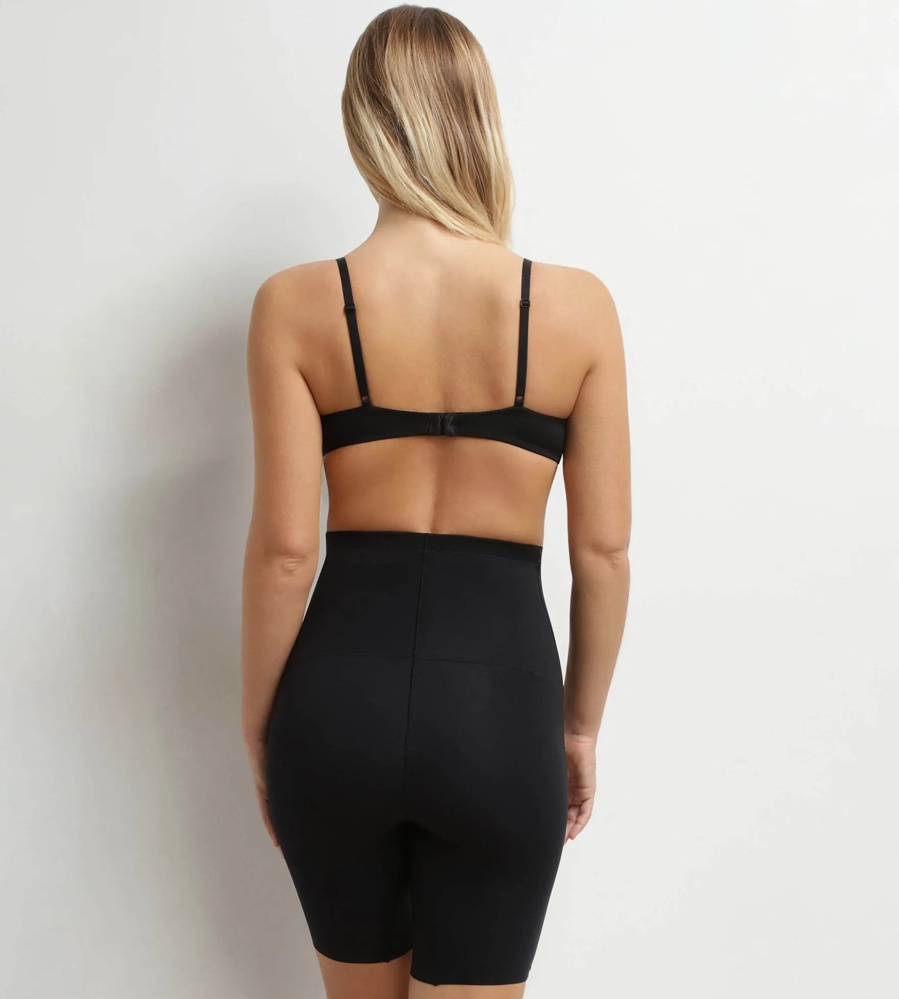 Shorty long gainant femme en microfibre Noir Dim Silhouette Contour