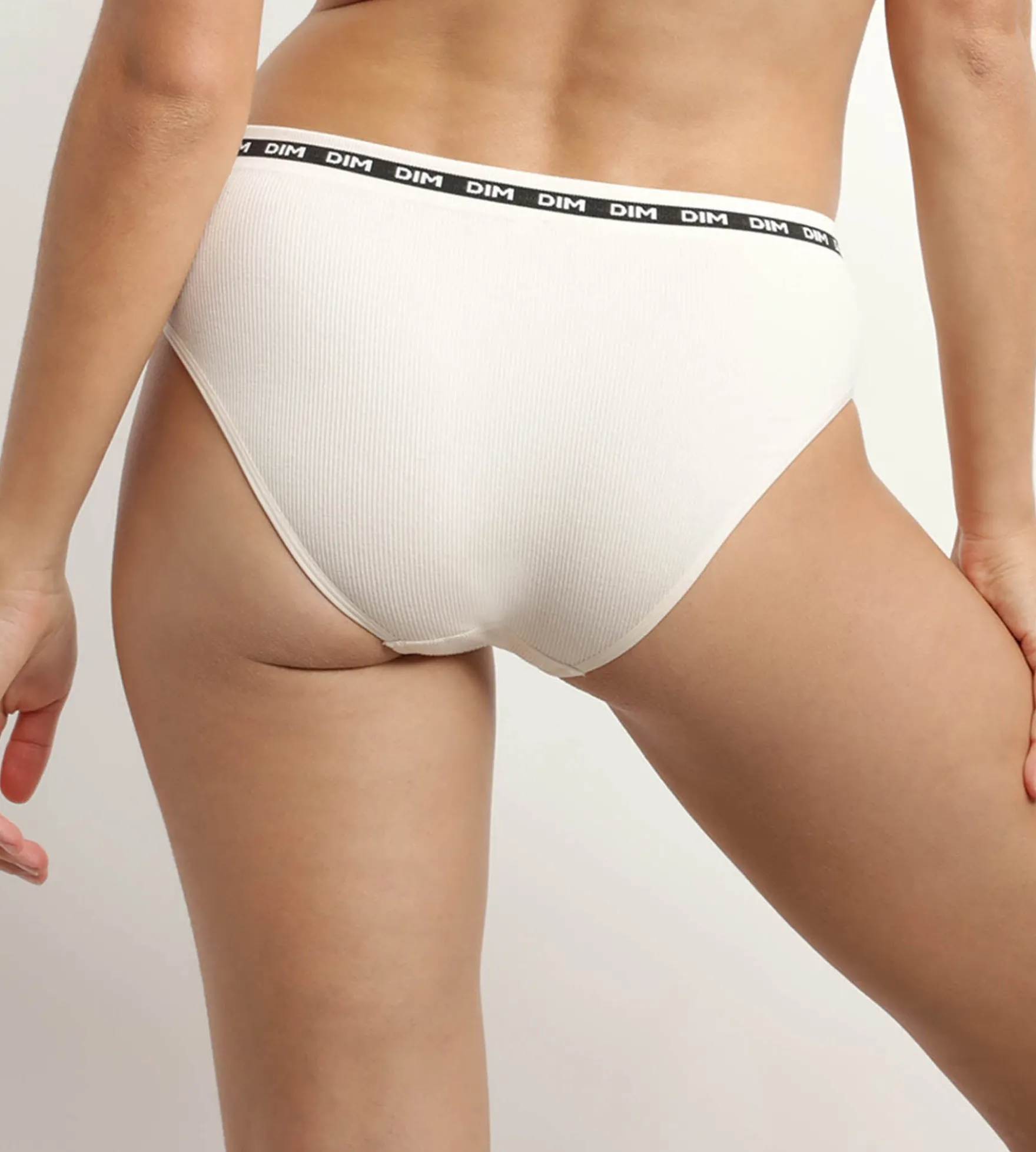 Slip femme en modal polyamide côtelée sans couture beige Dim Icons Seamless