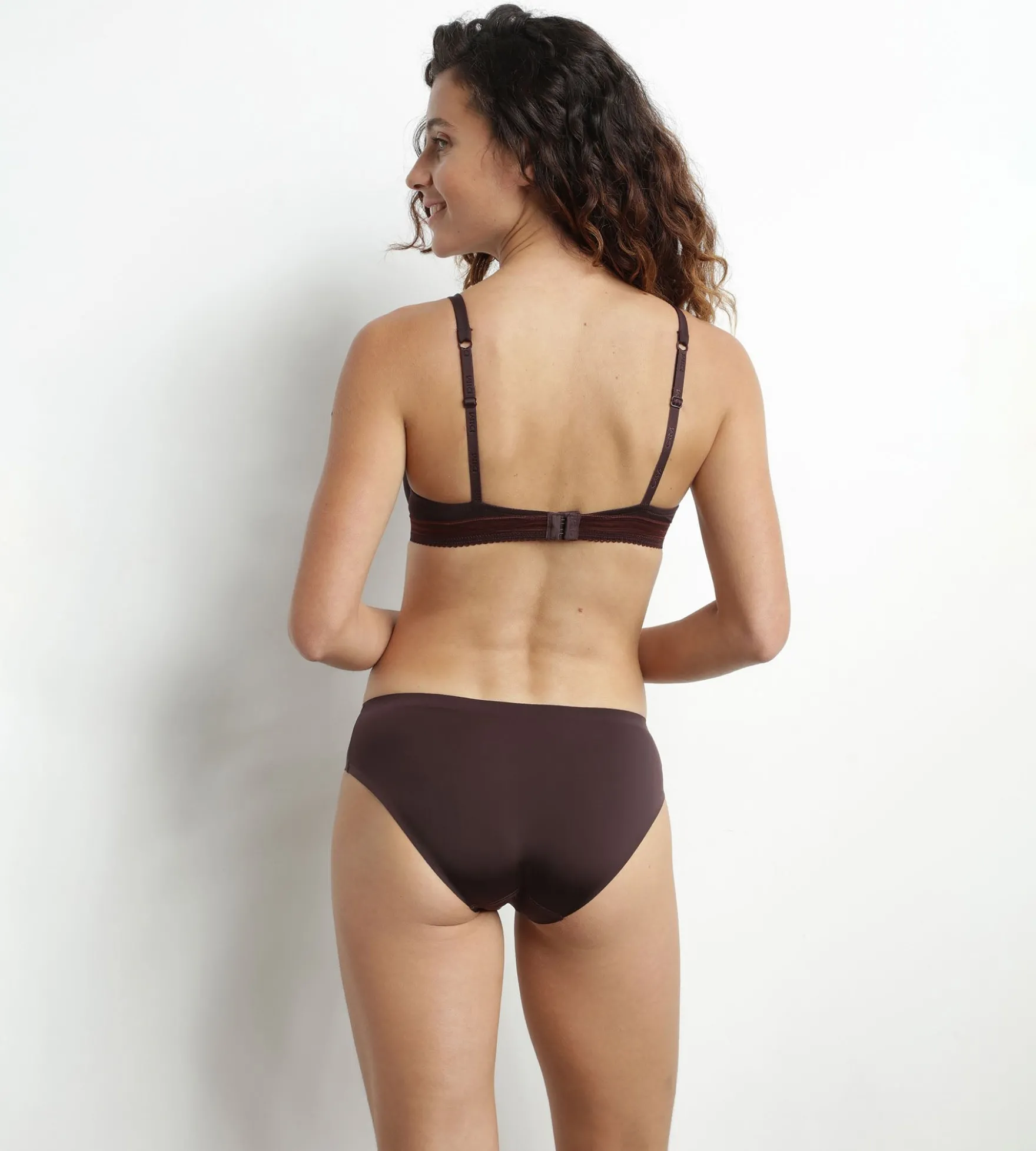 Soutien-gorge corbeille ampliforme marron précieux InvisiFree de Dim