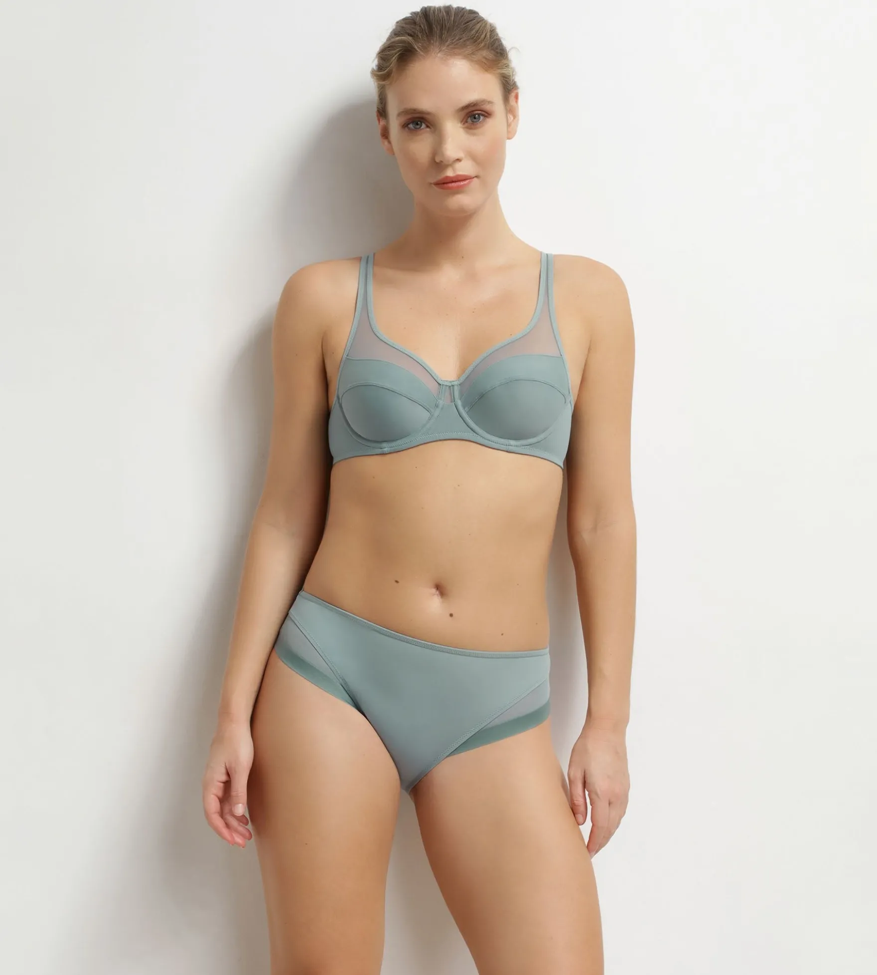 Soutien-gorge emboîtant en microfibre et tulle Sauge Generous