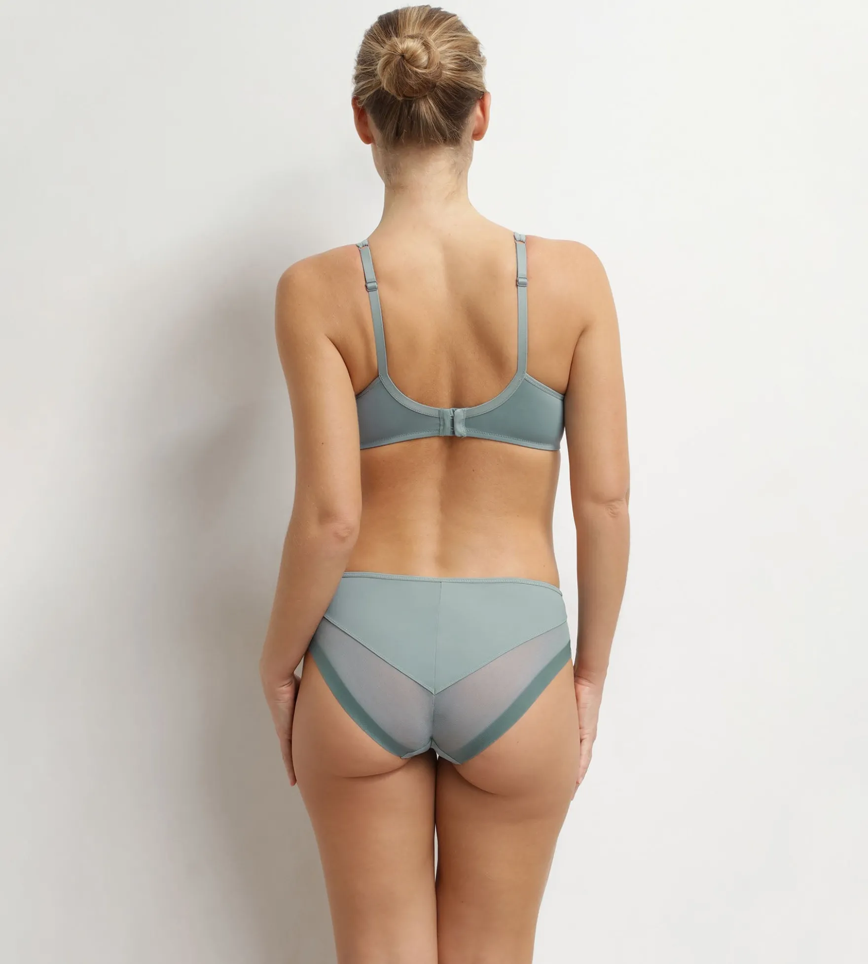 Soutien-gorge emboîtant en microfibre et tulle Sauge Generous