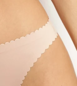 String femme nude en microfibre Dim Body Touch