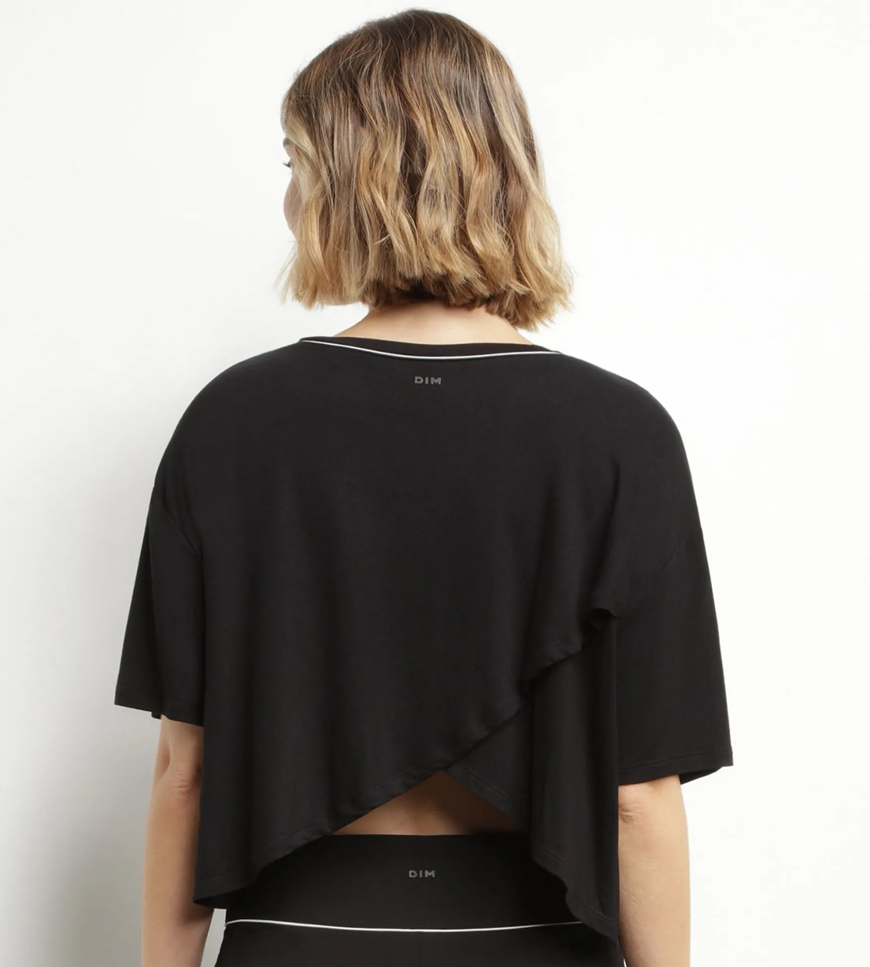 T-shirt de sport femme en viscose noire avec dos ouvert Dim Move